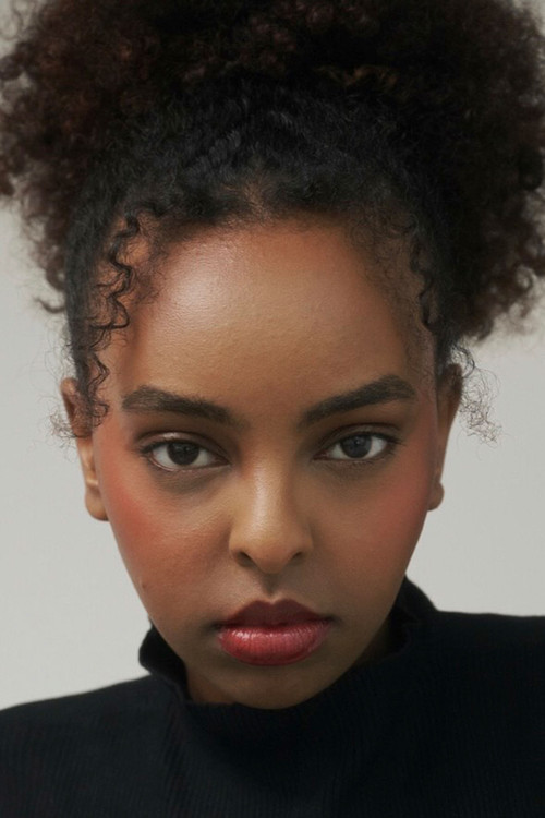 Hannah Yurub as Elise