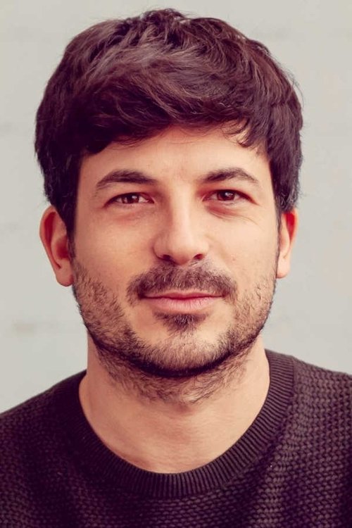 Adrien Barazzone as Papa