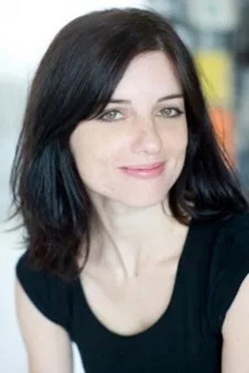 Isabelle Volpe as Tia / Nikki4 / Nina8