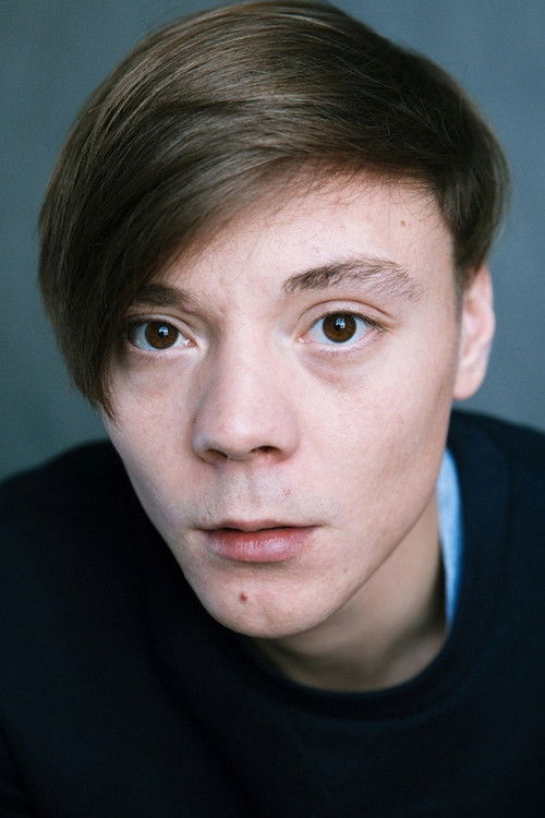 Mikhail Shelomentsev as Лёня