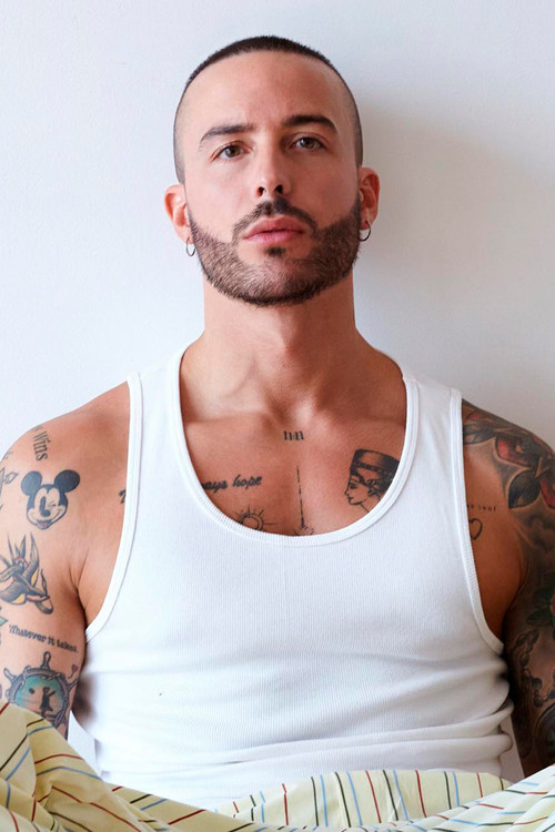 Alejandro Pérez as Concursante