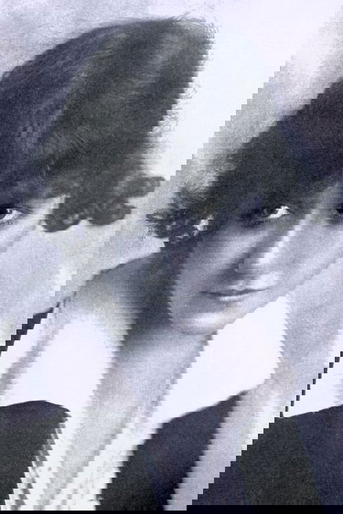 Kathleen Clifford as Molly McGuire