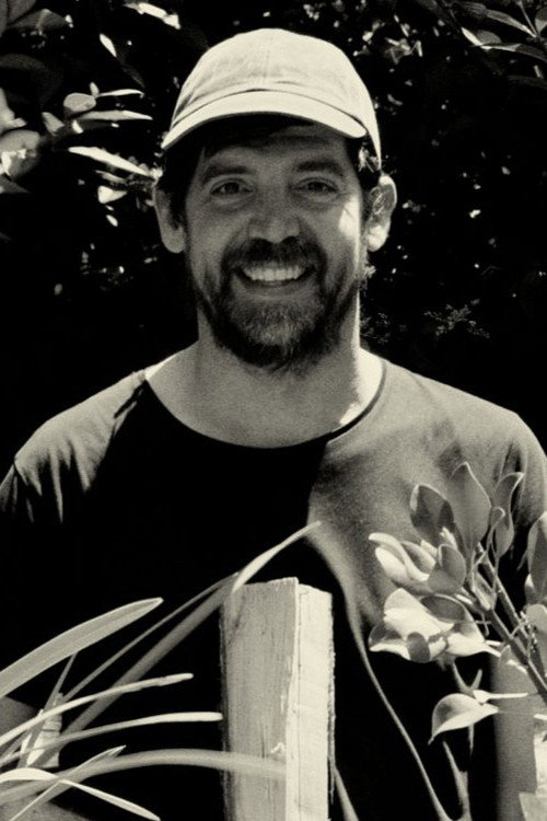 Berio Molina as Locutor radio