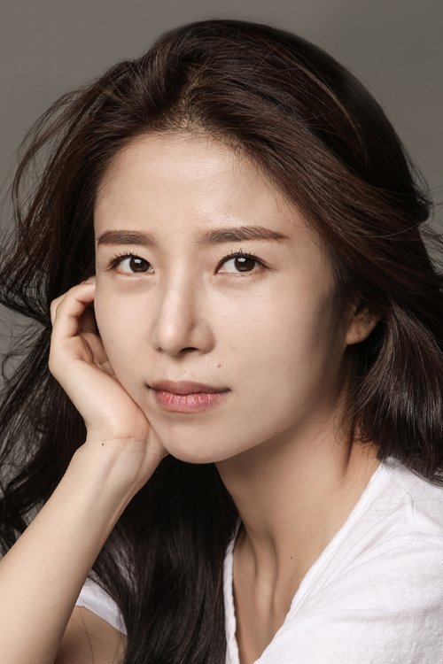 Yoo Ah-reum as Reporter