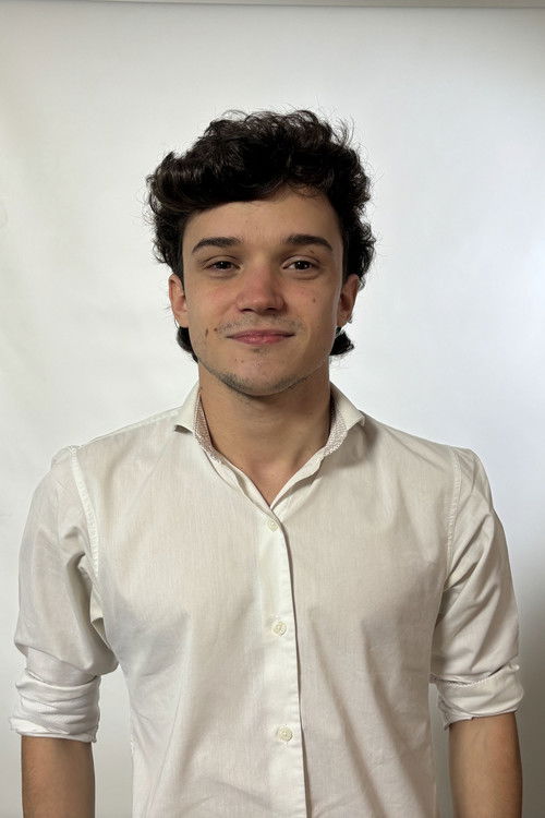 Álvaro Casanova Cossio as Extra