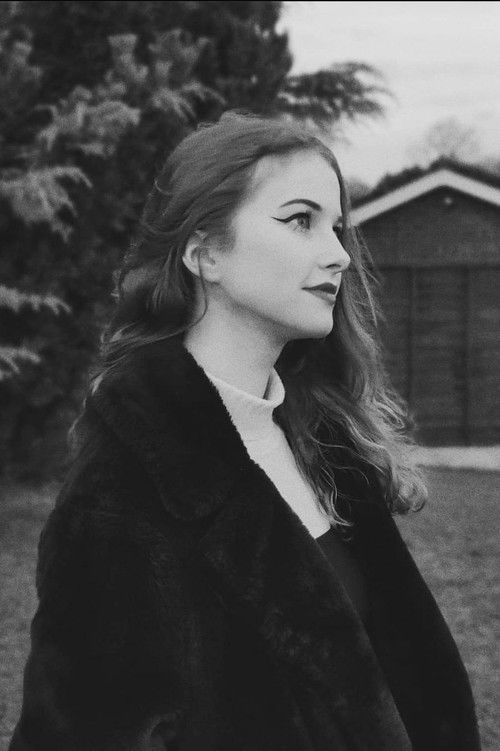 Mia Osborne as Mugging Victim