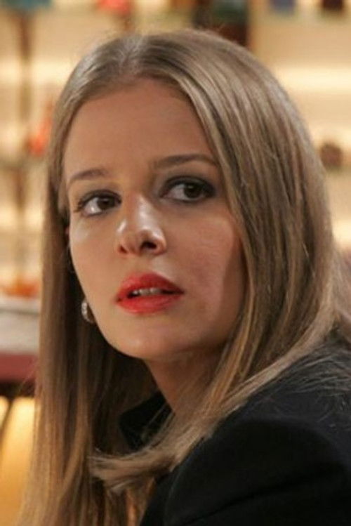 Dóra Kakasy as Emese