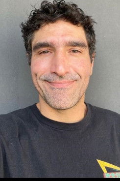 João Cândido as Barman