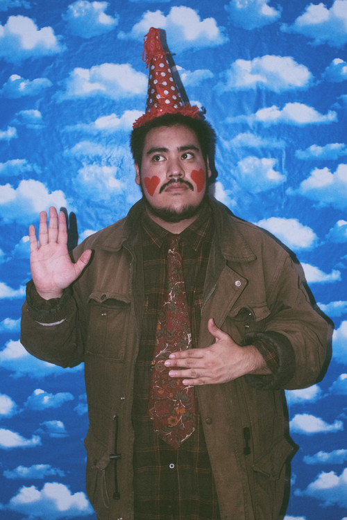 Tonatiuh Ley as Tona Ley