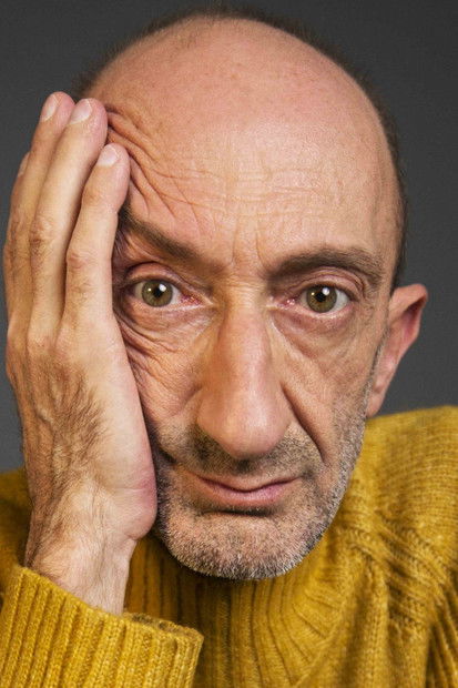 Boris Schoemann as Obispo