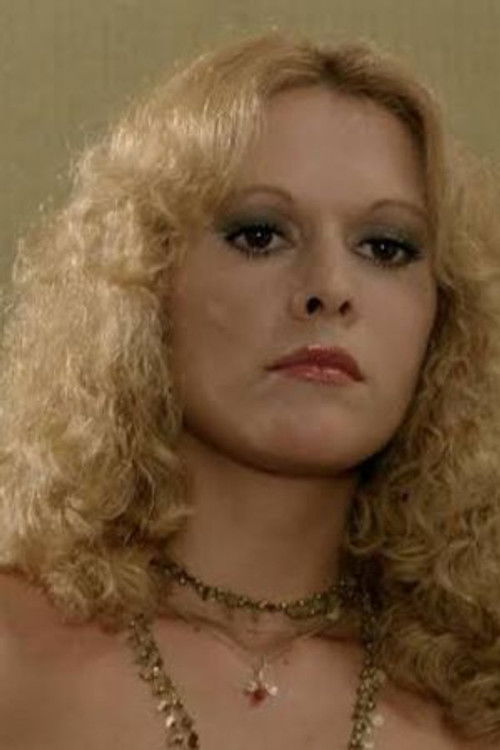 Alicia Leoni as Sandra Marx