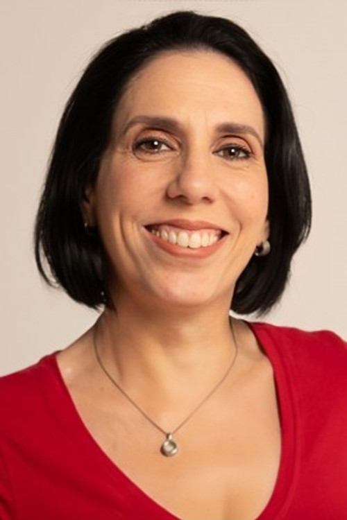 Juliana Guimarães as Booth attendant