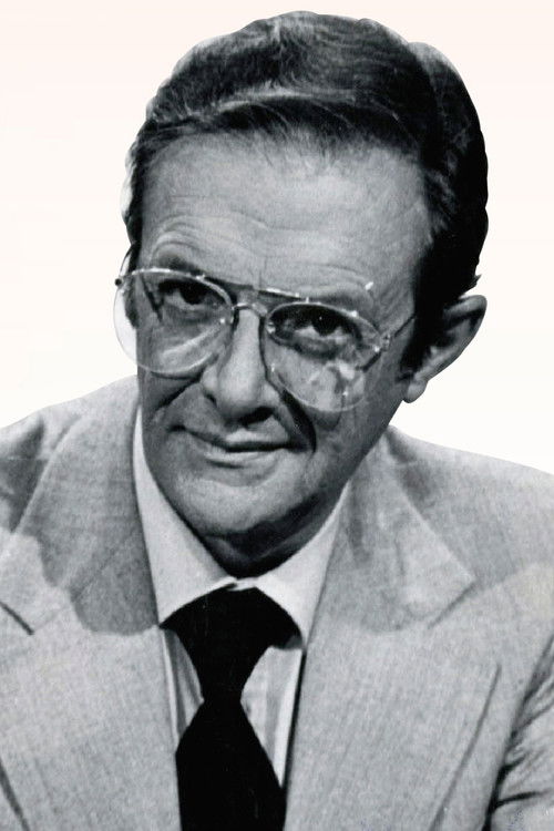 Luis Spota as 