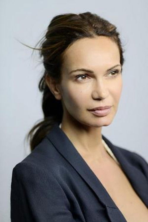 Valentina Capone as Donna valigetta