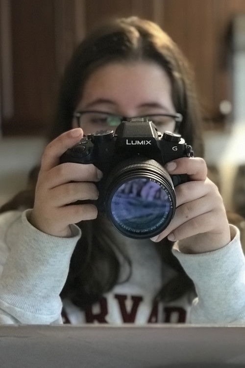 Noa Jade Shuklinsky as Friend 1