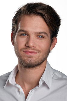 Áron Darvasi as Csabesz