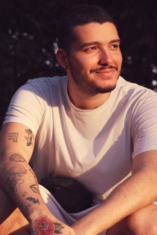 Lucas Lyrio as Lucas