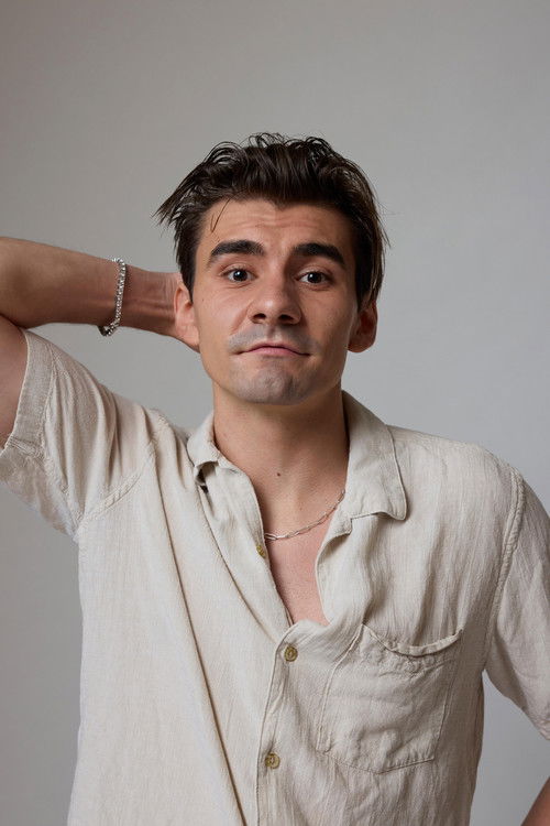 Andrew Conklin as Officer Murphy