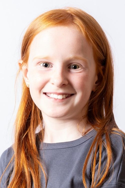 Éabha Connolly as Little Girl