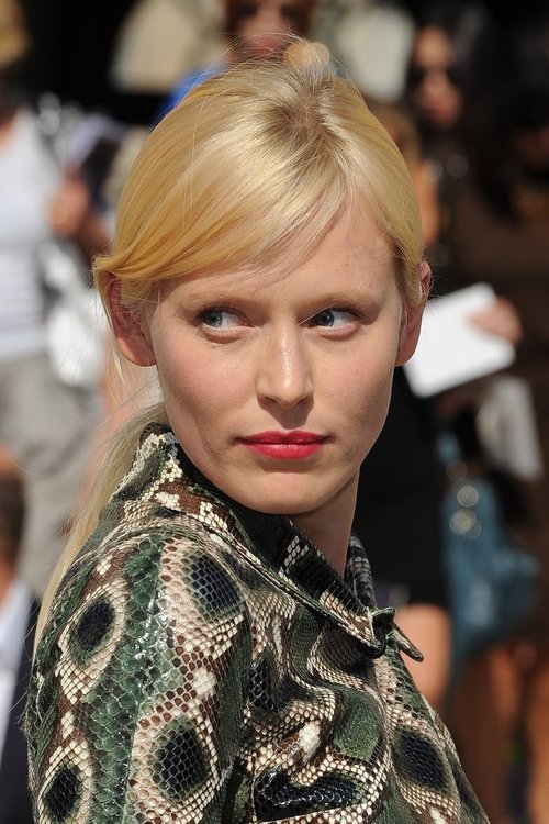 Anna Sherbinina as Mannequin 2