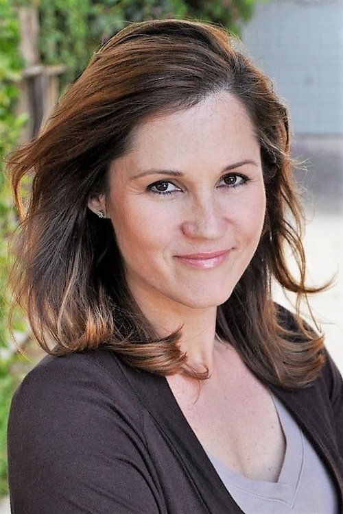 Sonia Curtis as Kirsten Davis