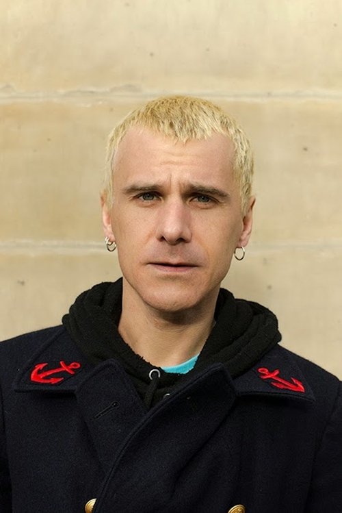 Biño Sauitzvy as Dancer