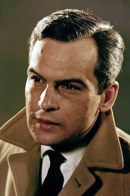 Zoltán Latinovits as Civilruhás