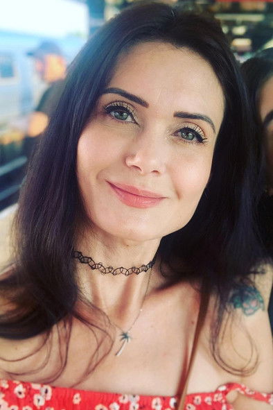 Luciana Hirono as Isa