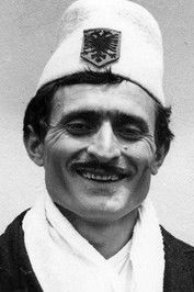 Birçe Hasko as Jusufi, kryetari i gjyqit