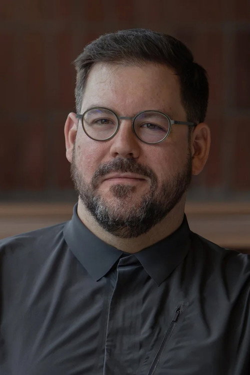 Simon Allard as Extra