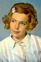 Arina Aleynikova as Nelli Smirnova