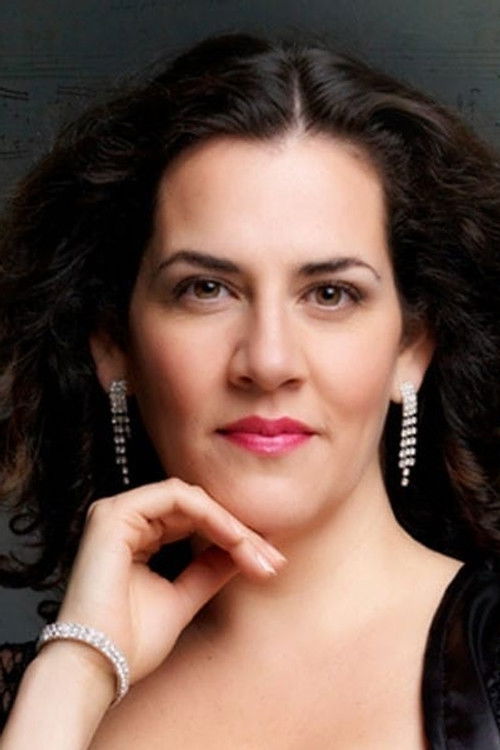 Pamela Flores as Sara