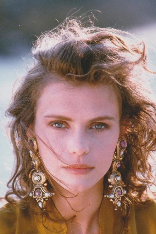 Fanny Bastien as Angèle