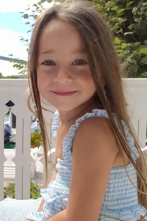 Güneş Ebrar Özgül as Ayşe