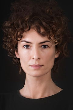 Özlem Düvencioğlu as Mavi (Zeynep Yılmaz)
