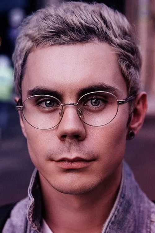 Yan Lapotkov as Bloggerologist - guide at the museum