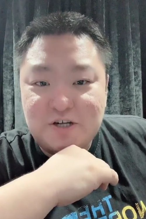 Pei Liu as 特靠谱 (voice)