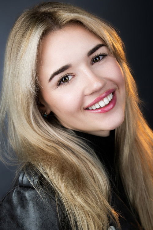 Eliza Hope as Prom Goer