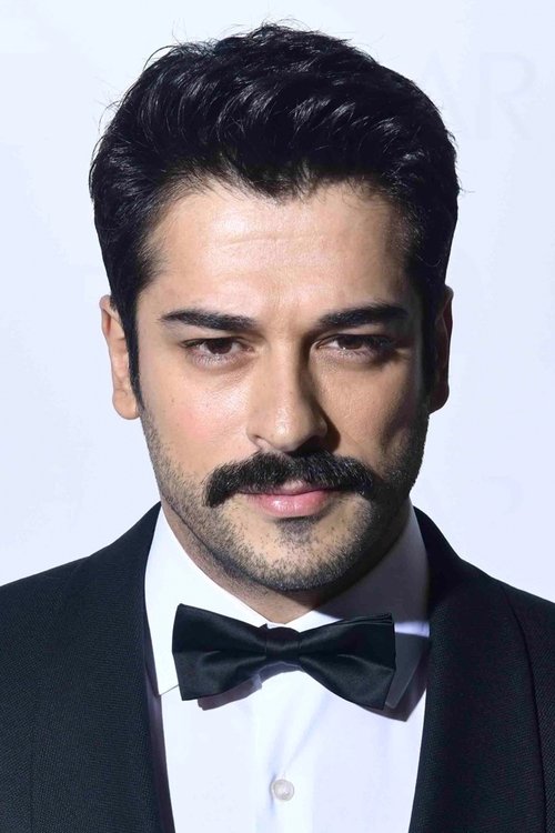 Burak Özçivit as Hakan