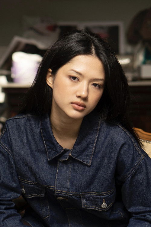 Maewenne Declerieux as Kelly