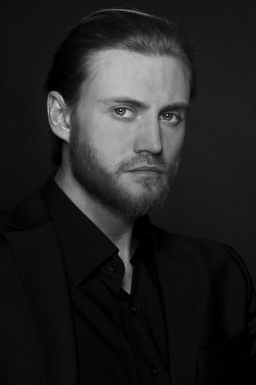 Oleksii Okhotiuk as Partygast