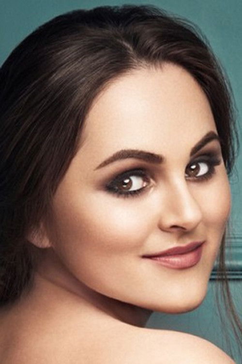 Mariya Arnaut as Photographer’s assistant