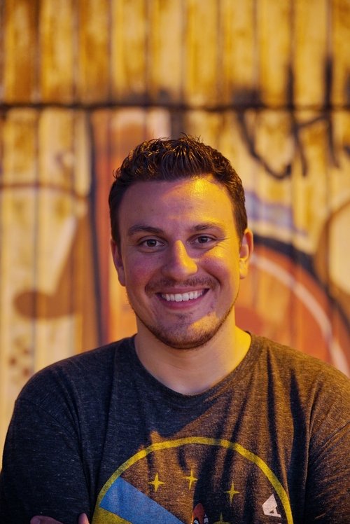 Bijan Benjamin as Tufans Schläger