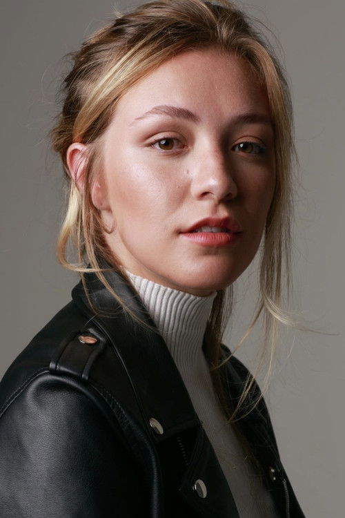 Beatriz Lopes as Clarissa