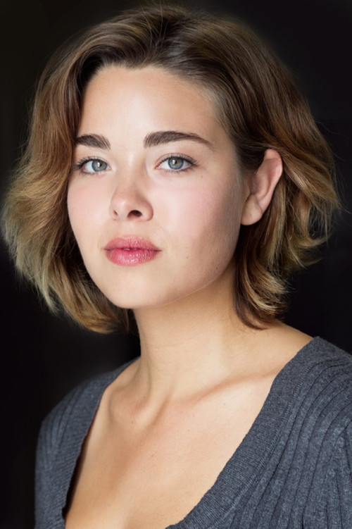 Destinee Handly as Vikki