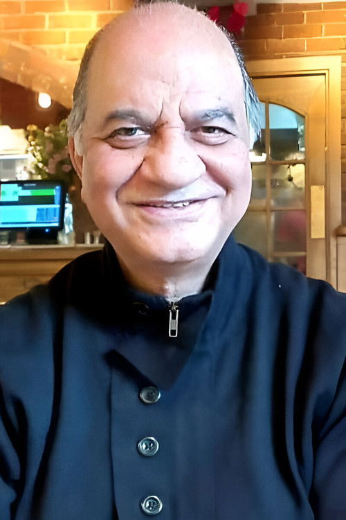 Yogendra Tiku as Pandit ji