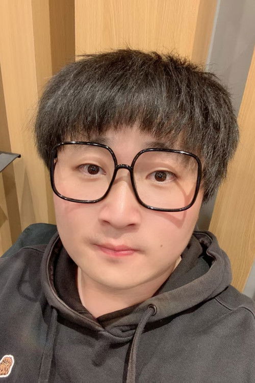 Lu Yang as Jiang Jun (voice)