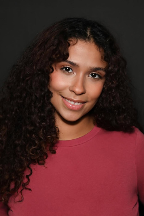 Madison Reyes as Julie Molina