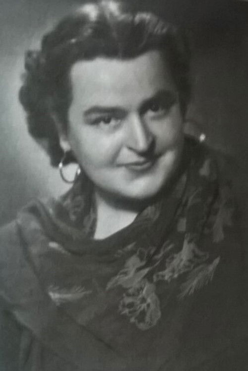 Elza Barūne as Dekseniece