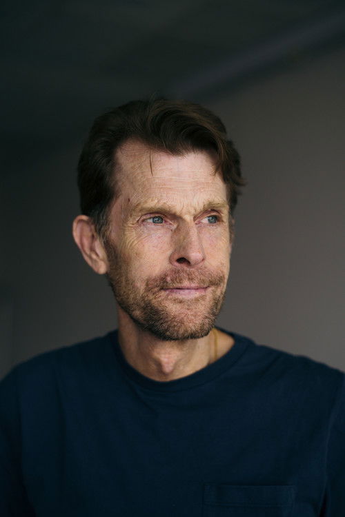 Kevin Conroy as Narrator (voice)